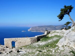 La vista del mar Egeo desde el castillo.