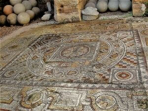 Piso de mosaico proveniente de Arkasa en Kárpathos.