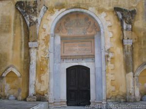 Entrada de la Mezquita de Mustaffa Pasha (plaza de Ariono