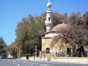 Mezquita del Murat Reis y cementerio.